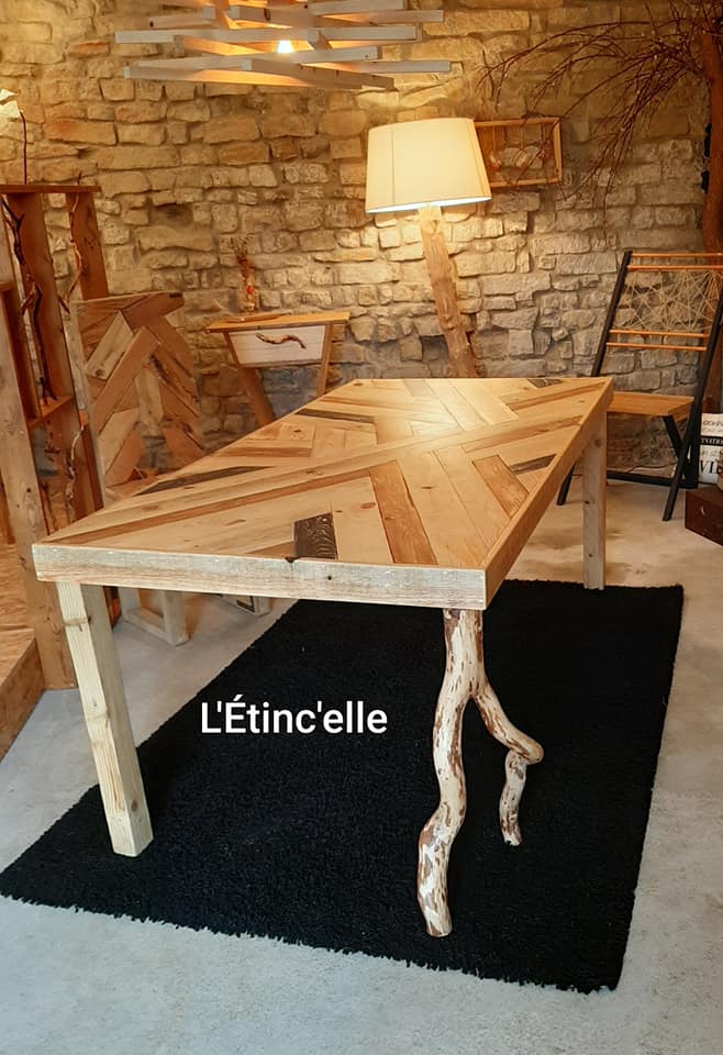 Table en bois recyclé